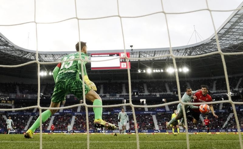 Soccer-Osasuna edge closer to Europe with Atletico win
