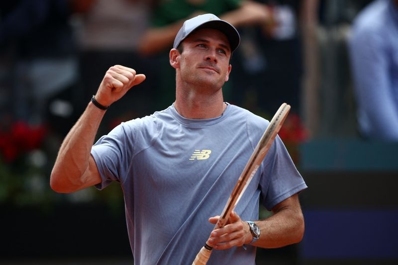 Tennis-Paul keeps on trucking in Rome after vehicle is repossessed at home
