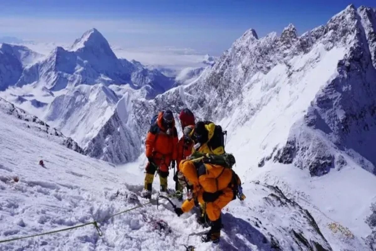 Two climbers, from India and Philippines, die on Everest as hiking expedition season begins