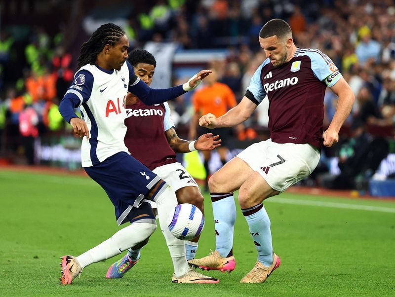 Soccer-Villa cruise past sorry Spurs to boost Champions League push