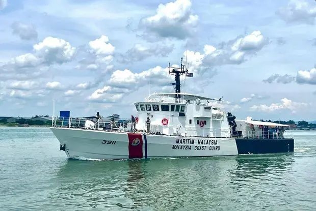 MMEA detains container ship for anchoring illegally off Sekinchan