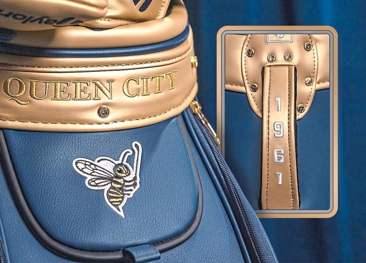 A bag and accessories worthy of the occasion