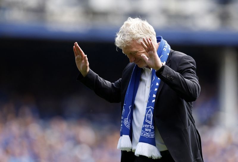 Soccer-Everton's Moyes told players to make sure Goodison finish was positive