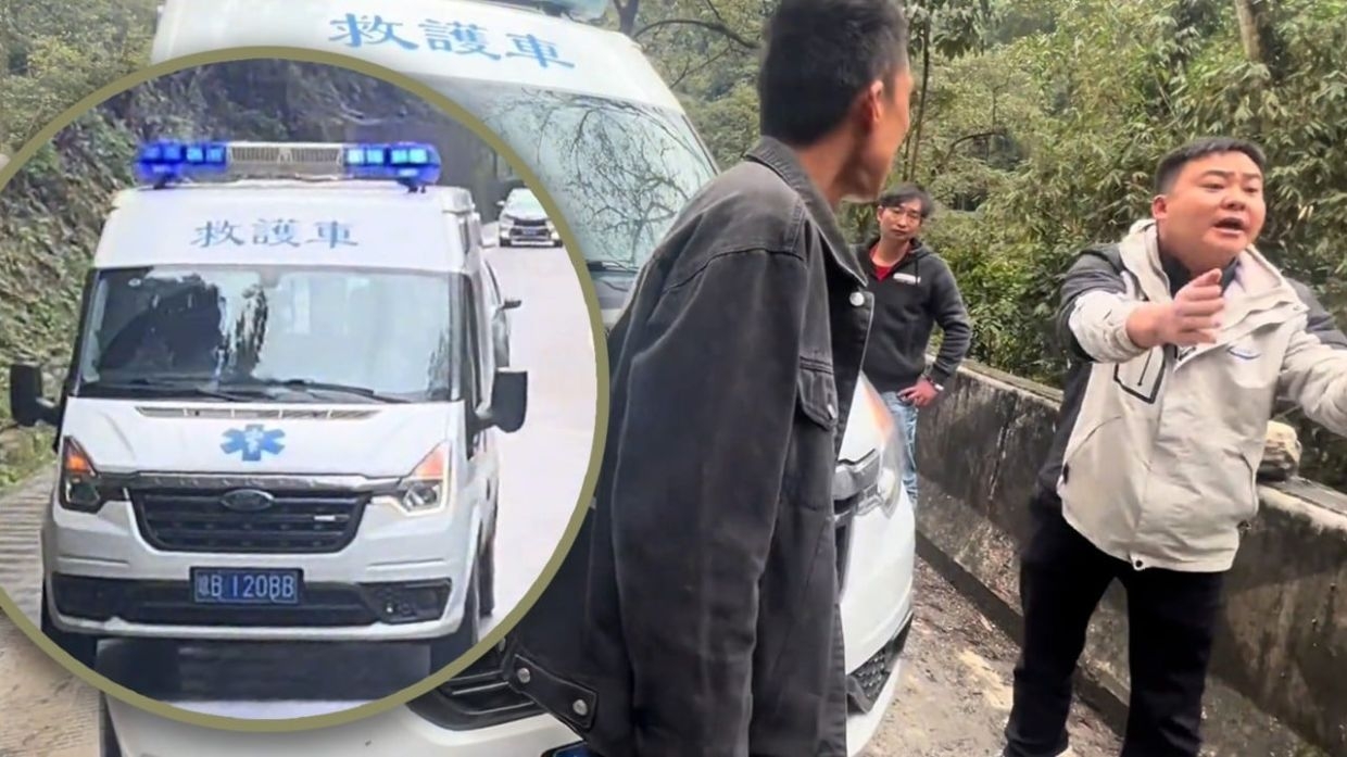 Chinese ambulance uses siren to clear way for tourists, sparks public outrage