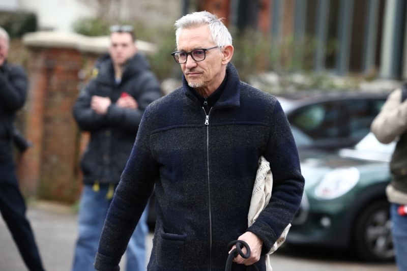Ex-England striker Gary Lineker to leave BBC presenting role