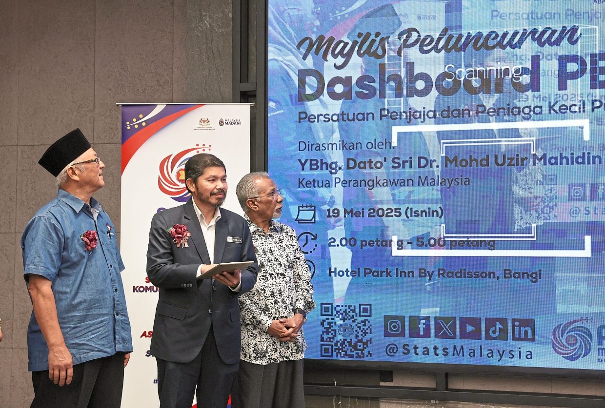 Small traders get data edge