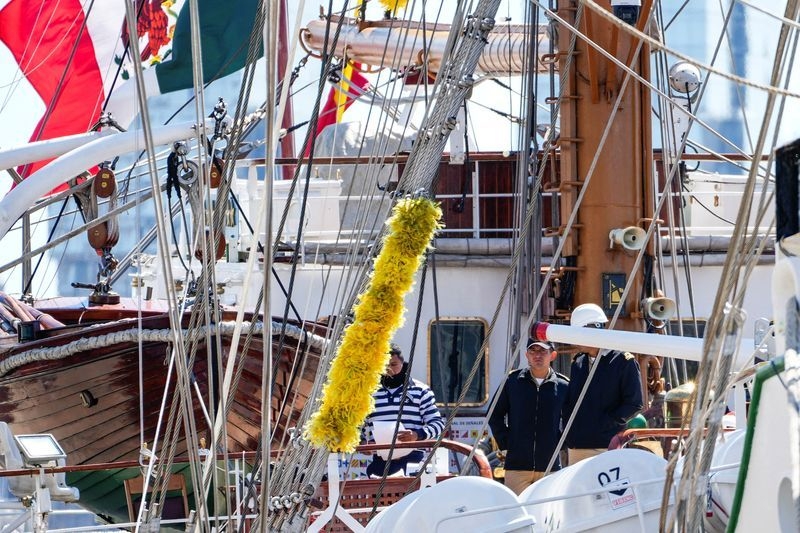 Probe of crash of Mexican tall ship into Brooklyn Bridge centers on engine