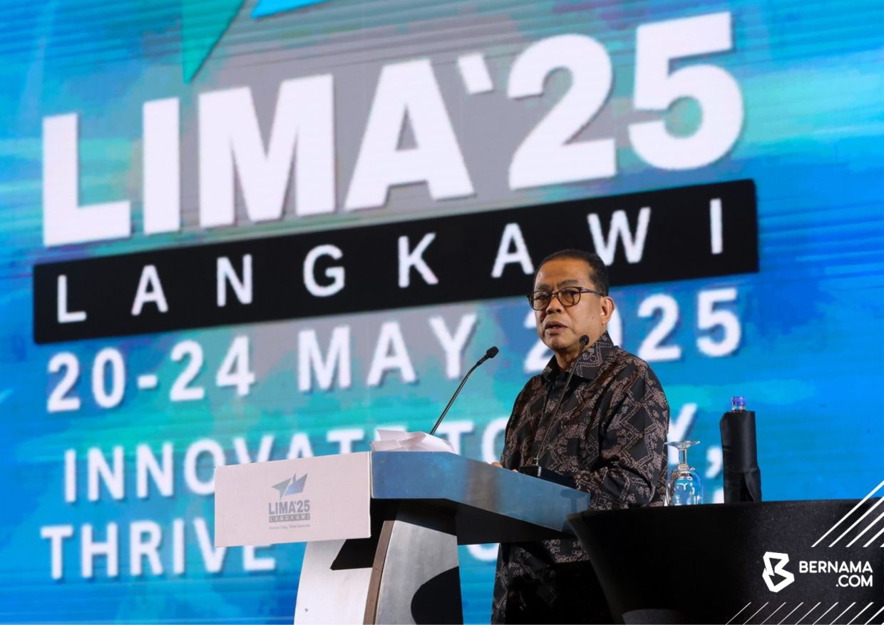 Lima '25 kicks off with spectacular aerial display by RMAF