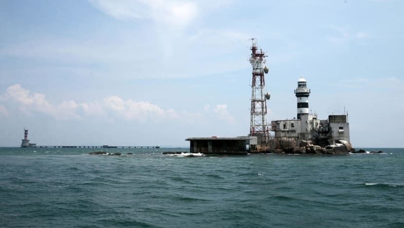 Indonesian vessel capsizes near Pedra Branca
