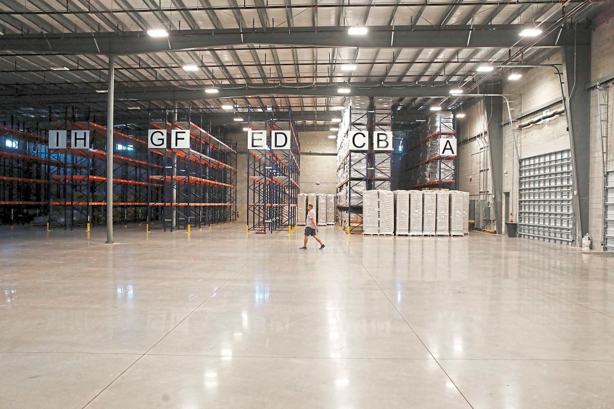 US warehouses turn into tariff-free zones