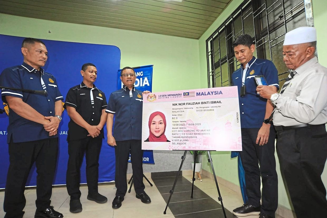 Enhanced security for driving licences
