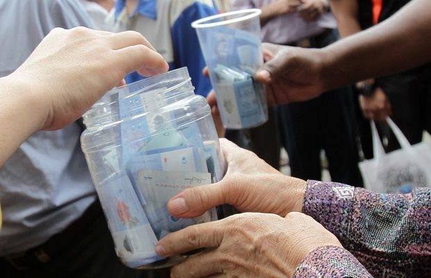 The booming business behind urban begging