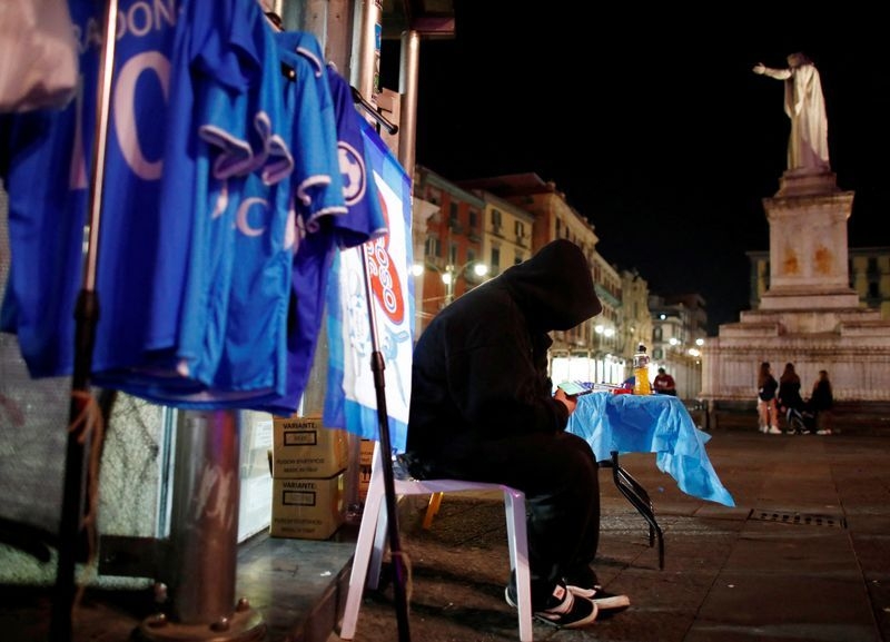 Soccer-Police seize rogue Napoli merchandise ahead of title decider