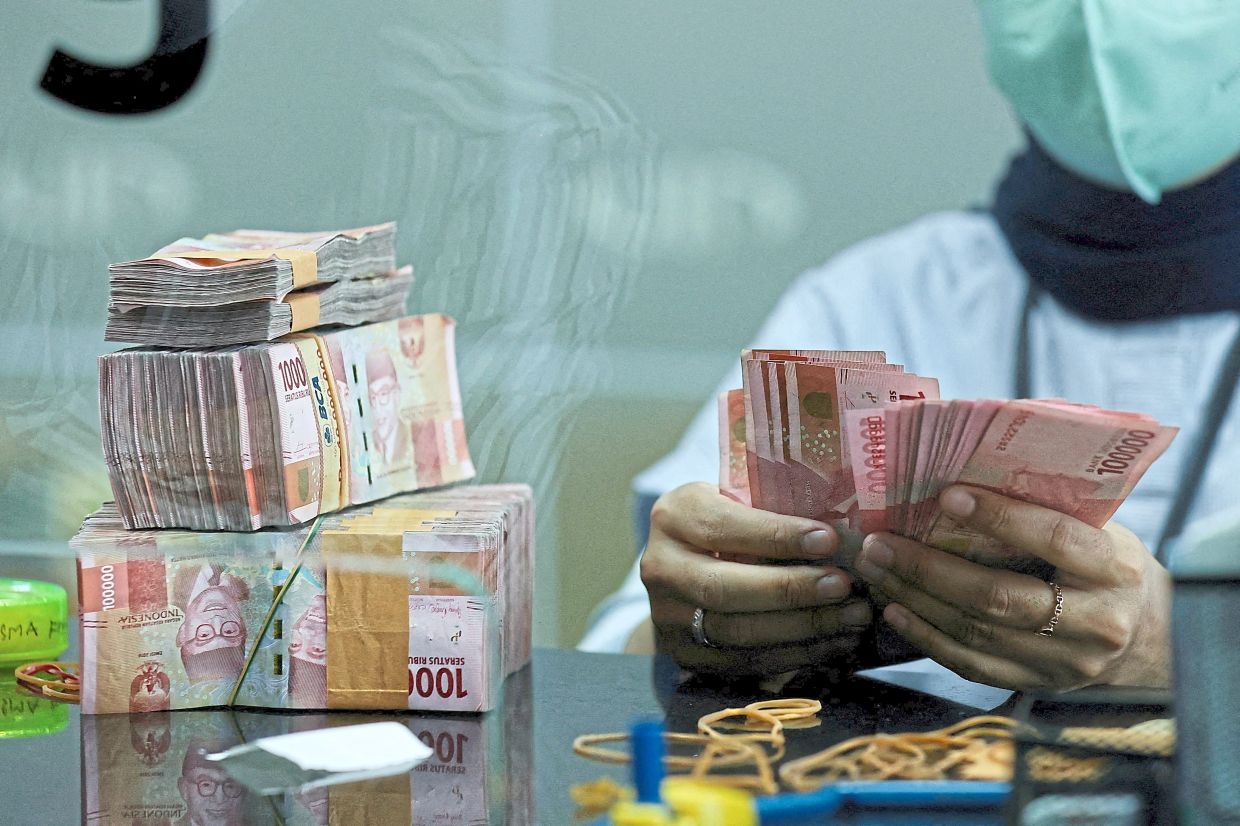 Central bank trims benchmark interest rate