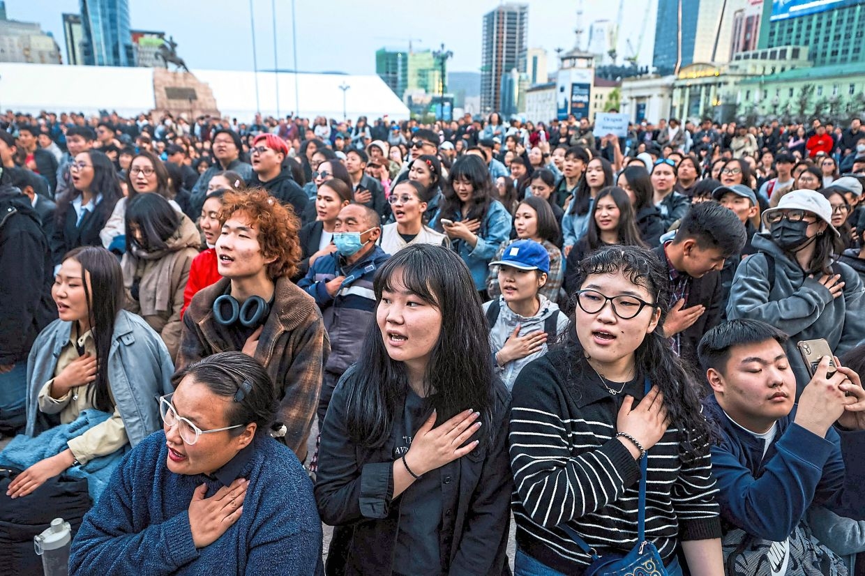 Youth rally for PM to step down over graft