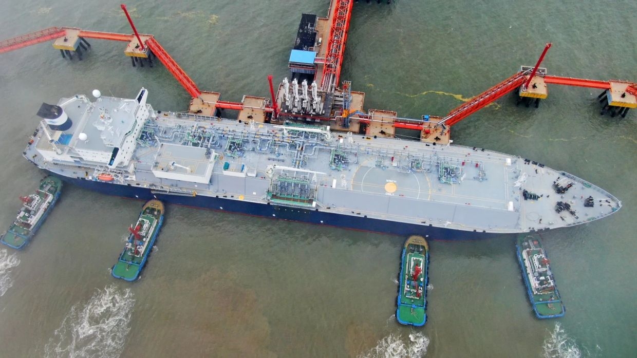 China's LNG traders emerge as worldwide swing suppliers
