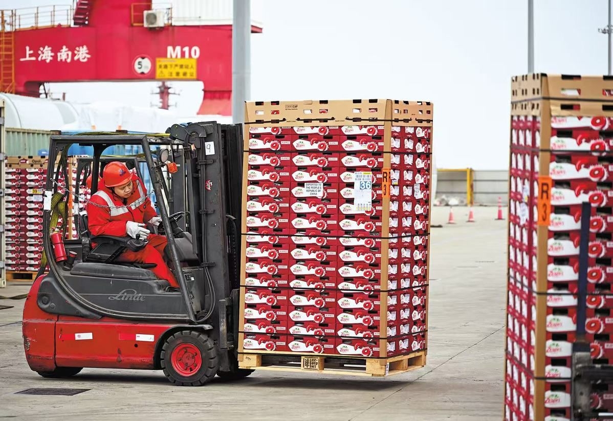 Small cities in focus for fresh fruit giants