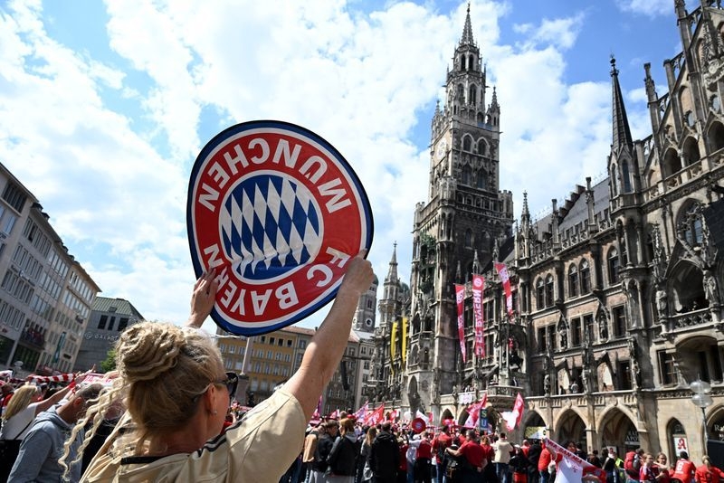 Soccer-Bayern Munich beat Man United to win maiden women's W7F title