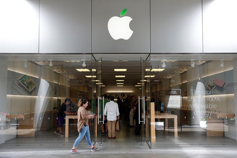 'Little, little screws' one of many hurdles to US-made iPhones