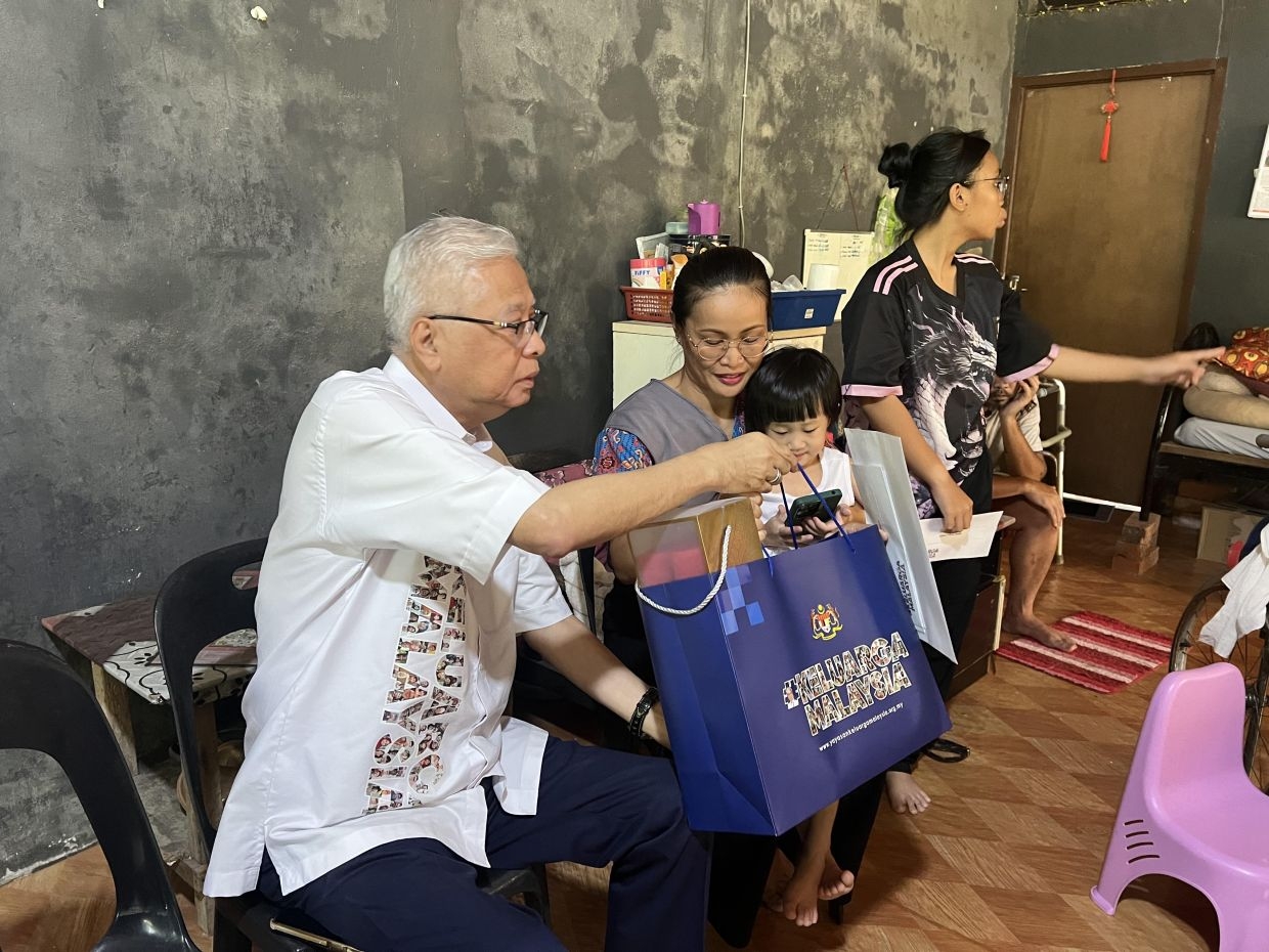 YKM brings festive cheer to Covid-19 affected families in Sabah