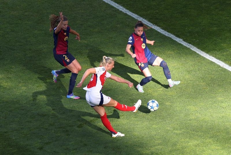 Soccer-Arsenal stun Barca to win Champions League with late Blackstenius goal