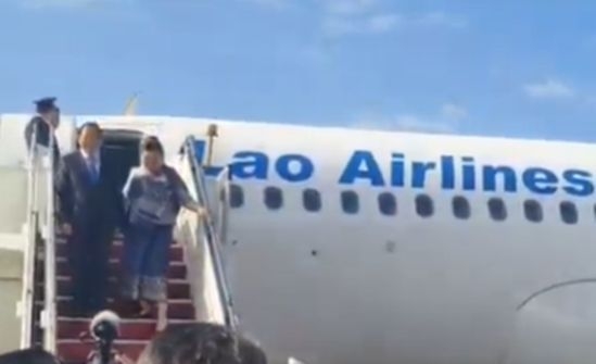 Laos PM arrives in Malaysia for official visit