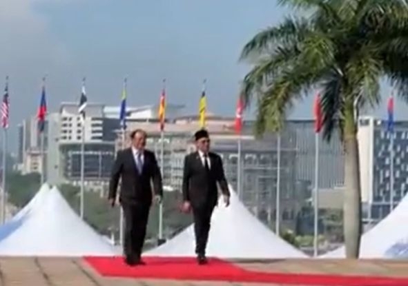 Lao PM accorded official welcome at Perdana Putra