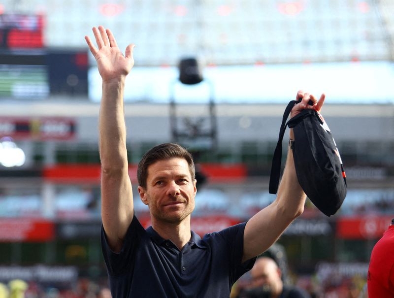 Soccer-Real Madrid announce Alonso as new manager on three-year contract