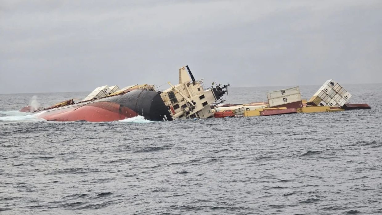 Ship carrying 640 containers and hazardous chemical sinks off India
