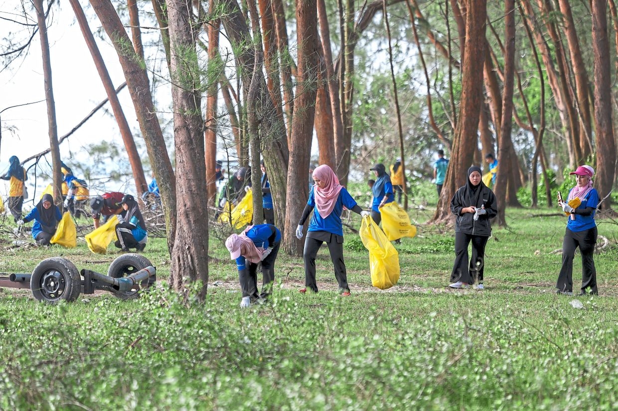 ‘Jom Plogging' for Earth care attracts 200 participants