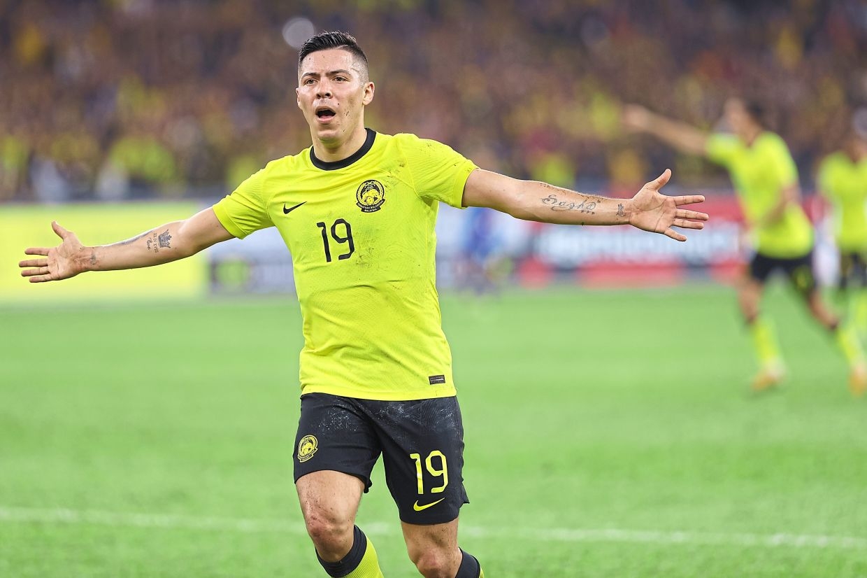 Aguero's no noisy neighbour, but he can give Red Devils a scare