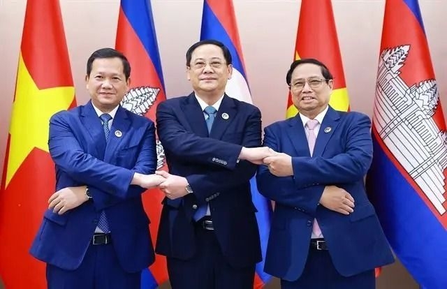 Vietnamese, Cambodian and Laos PMs meet for breakfast and business at Asean Summit