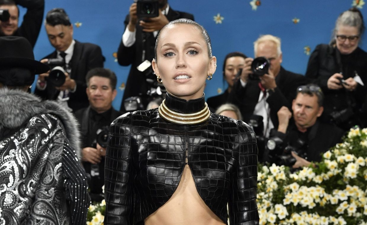 Miley Cyrus reveals 'traumatic' health scare and powering through 'medical emergency' during live TV special: 'excruciating'