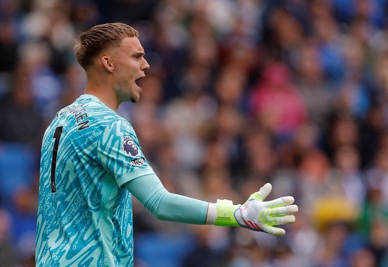 Soccer-Dutch first choice goalkeeper Verbruggen out of World Cup qualifiers