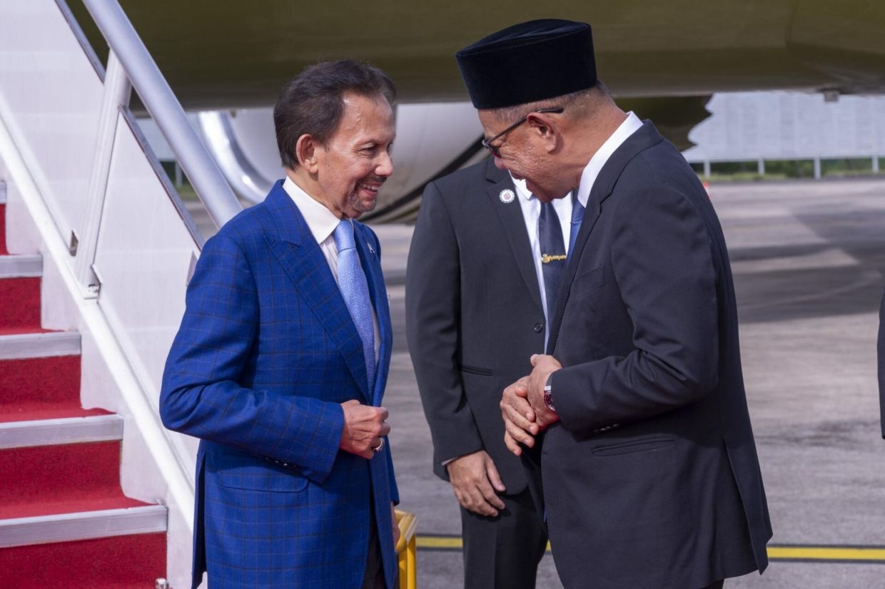 Brunei King, Sultan Hassanal Bolkiah, arrives in Malaysia for 46th Asean Summit