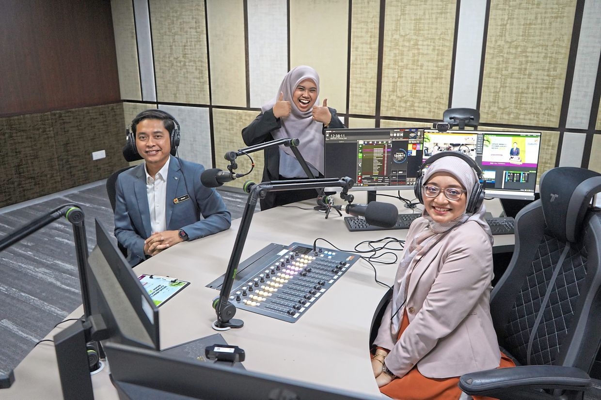 Engaging Sepang folk via radio