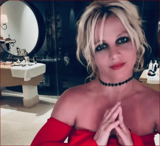 Oops, Britney Spears thought she's on a plane where smoking is allowed