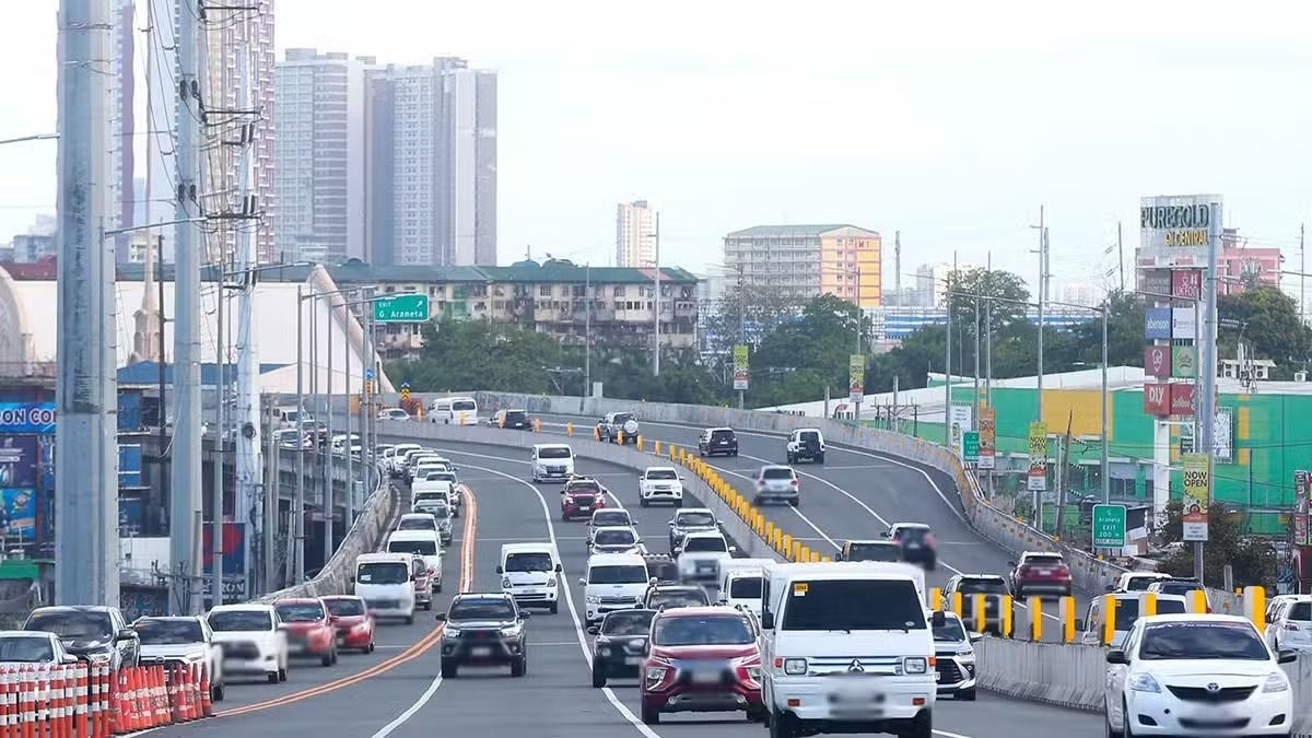 Odd-even scheme back as rebuild of Metro Manila's busiest highway starts