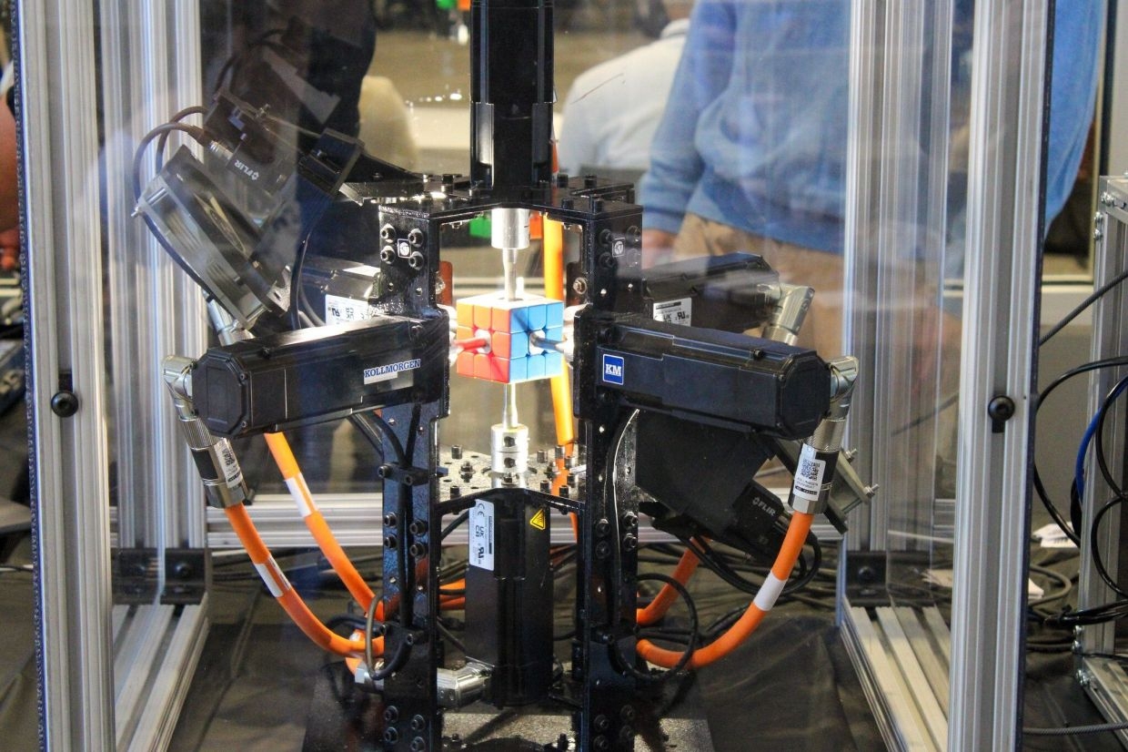 This robot can solve a Rubik's Cube in one tenth of a second