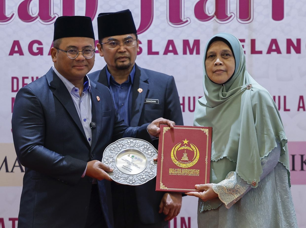 We will await report on teacher;s reprimand of student, says Amirudin