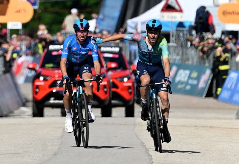 Cycling-Scaroni wins stage 16 as Roglic pulls out on chaotic day at Giro