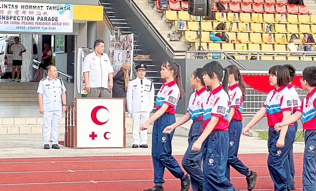 Humanitarian theme in MRCS parade