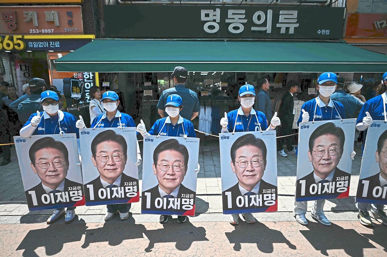 Opposition chief takes the lead