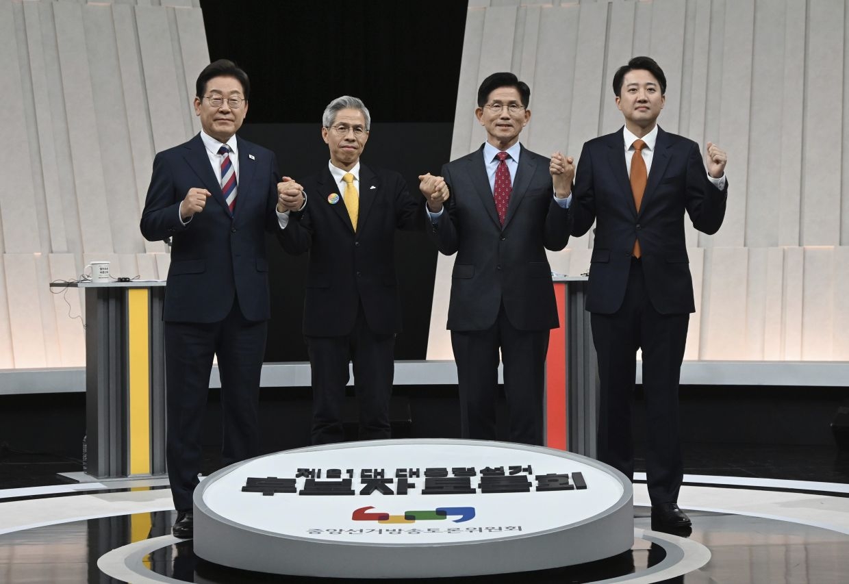 South Korean presidential candidates debate various issues in televised address