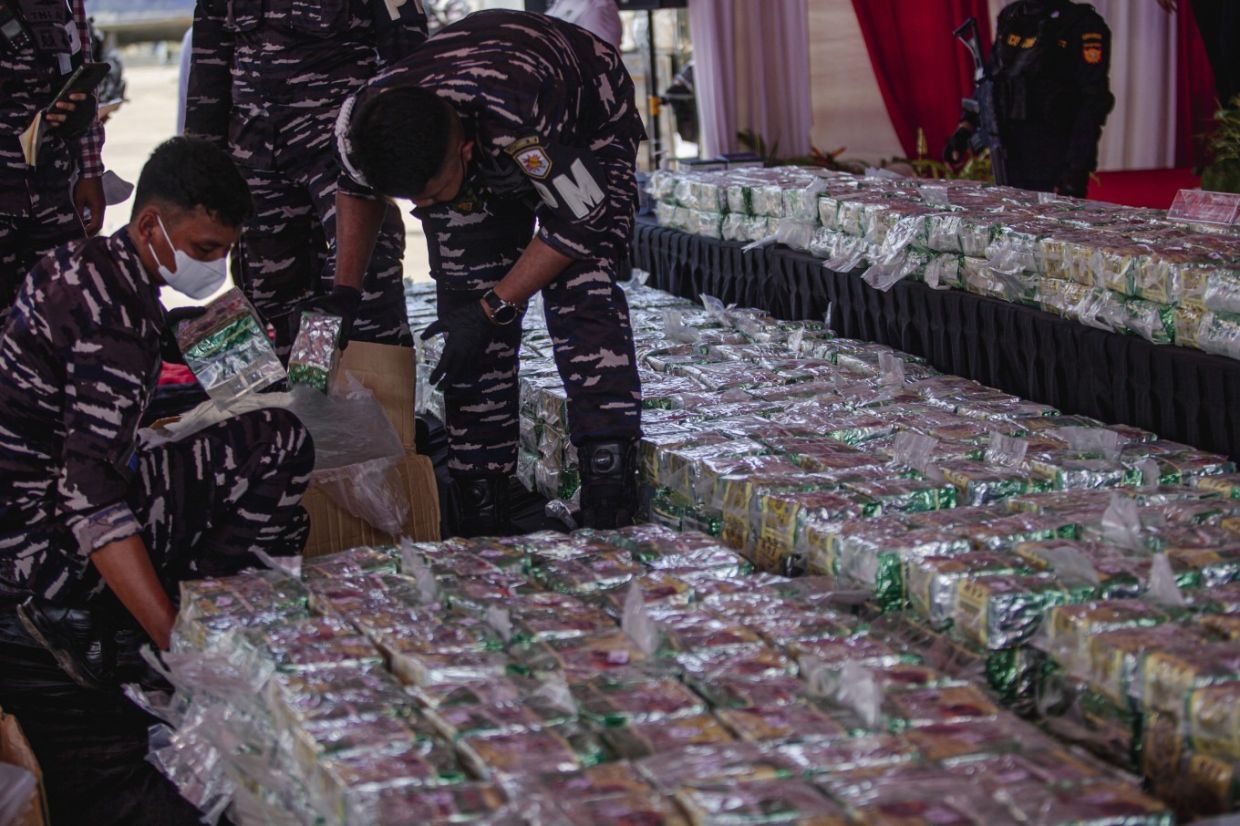 Narcotics agency, police foil largest drug smuggling attempt in Indonesian history