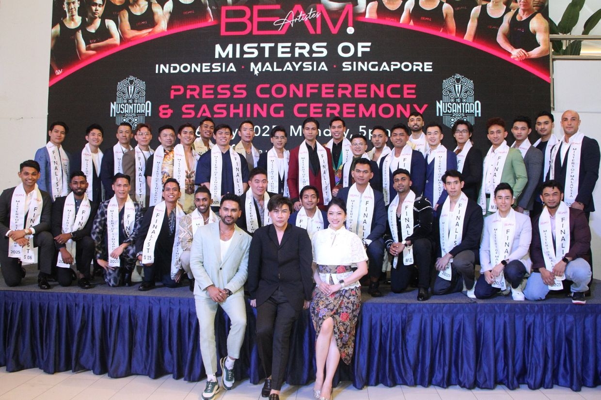 MR NUSANTARA showpiece bows in - a one of a kind male beauty pageant that features the best from Malaysia, Singapore and Indonesia