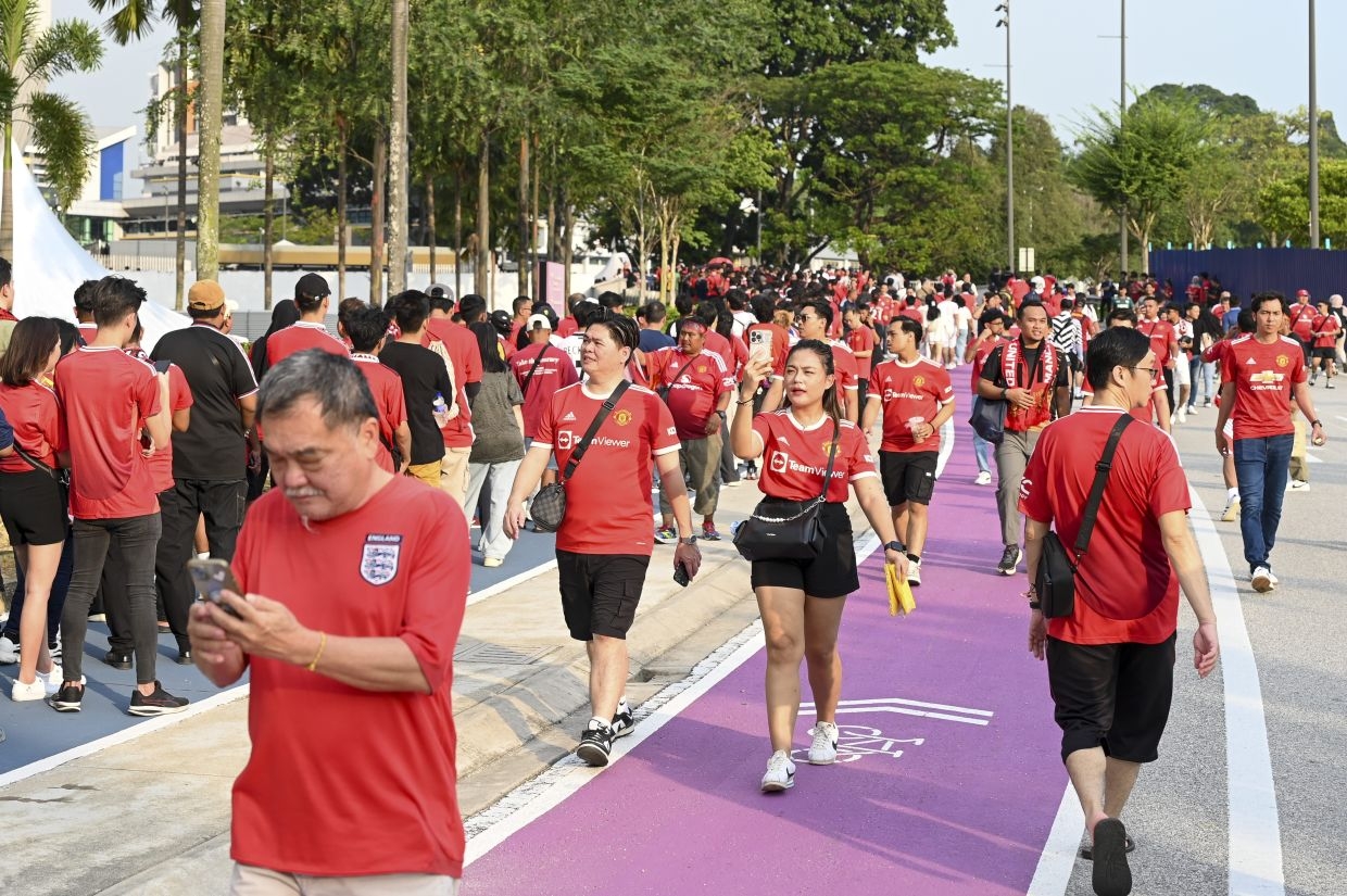 Devilishly good time as fans paint the national stadium red