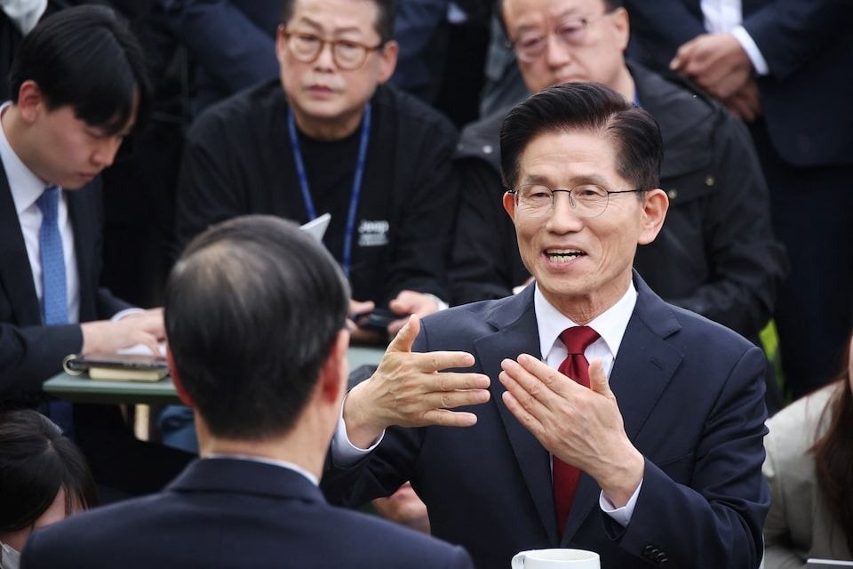 South Korea's conservative contender Kim Moon-soo emerges from Yoon's shadow