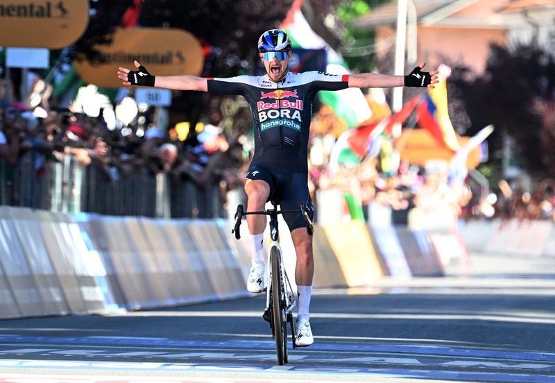 Cycling-German Denz solos to Giro stage 18 win