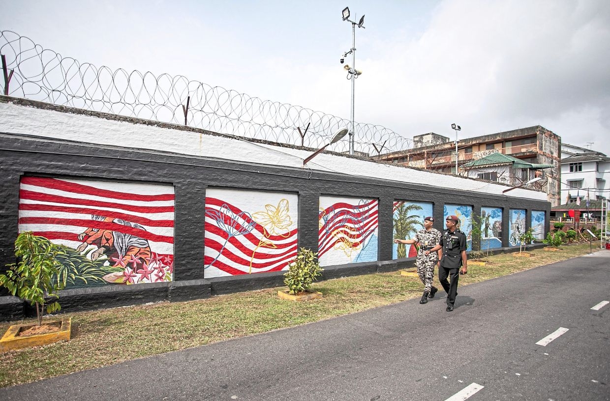 From incarceration to reintegration, an inmate's painted story